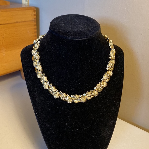 Vintage Coro Gold Tone Choker Necklace - Picture 7 of 8